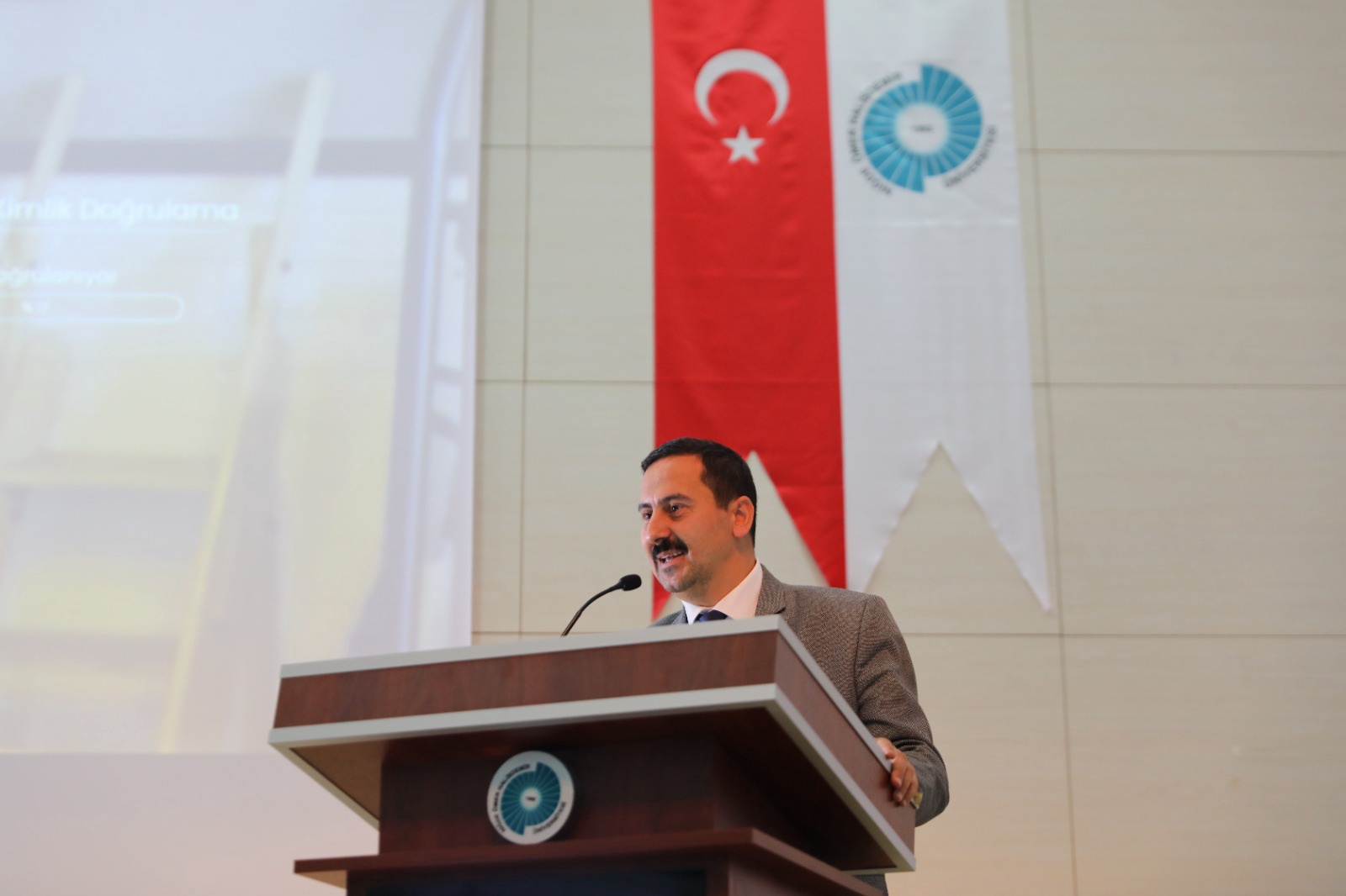 ARKSİGNER’IN DÜZENLEDİĞİ HACKATHONDA İÇ ANADOLU’NUN GENÇ YAZILIMCILARI KIYASIYA YARIŞTI